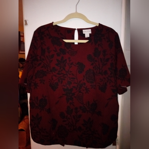 Short sleeve blouse with draping back - Picture 1 of 3